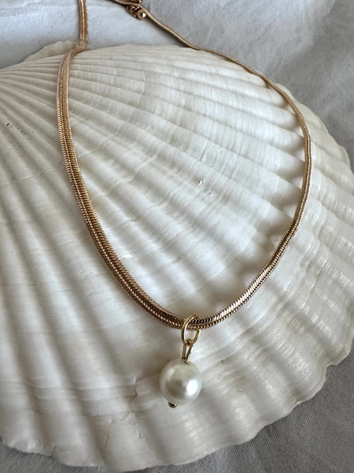 Halsband golden pearl.