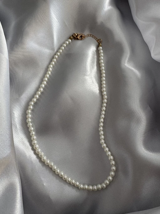 Halsband pearls.