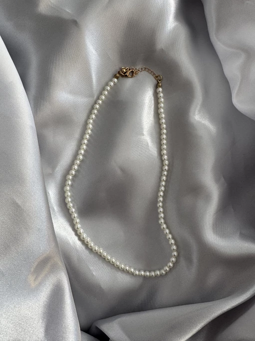 Halsband pearls.