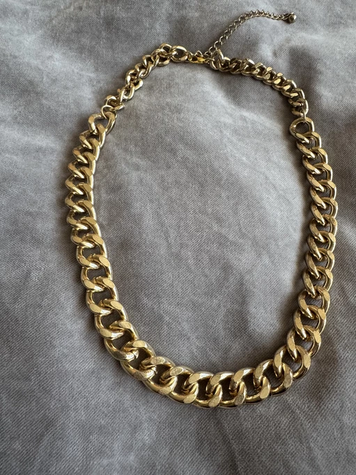 Halsband guld länkar.