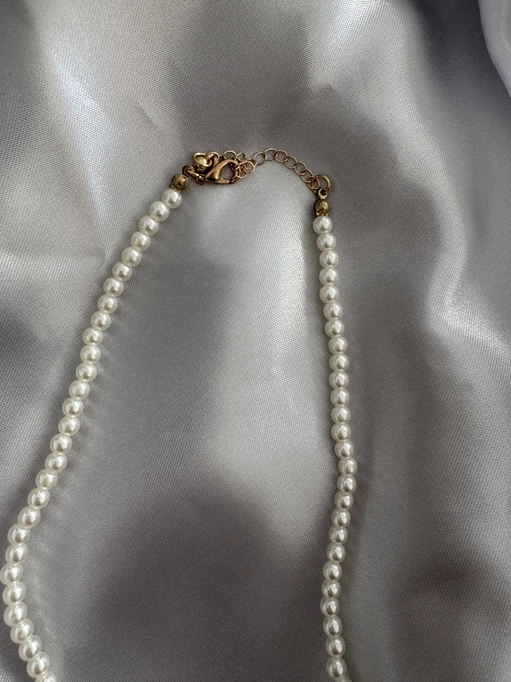 Halsband pearls.