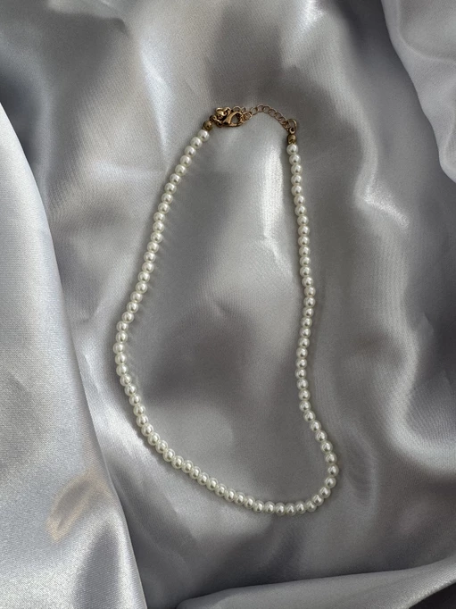 Halsband pearls.