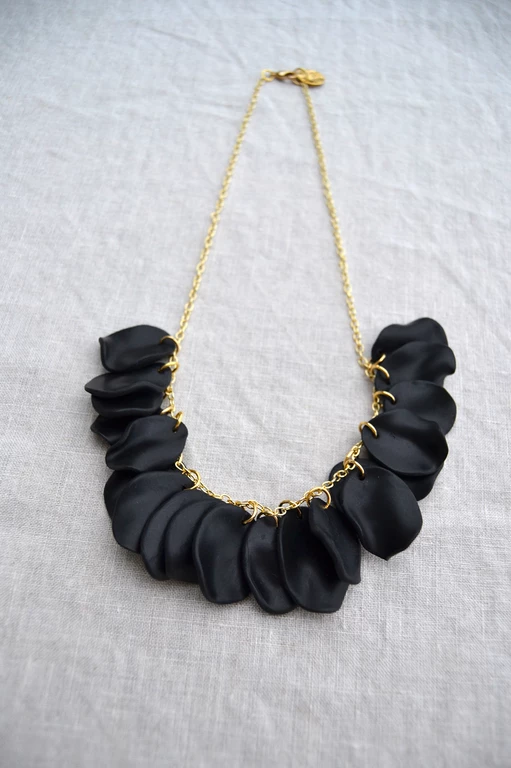 Halsband Black Drop Guld.