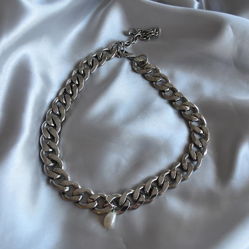 Halsband silver länkar med pärla.