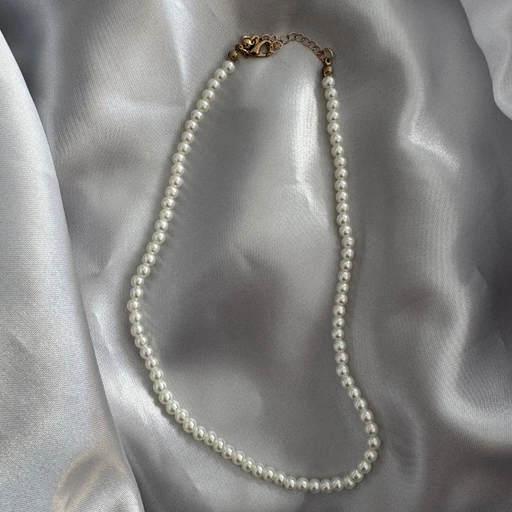 Halsband pearls.