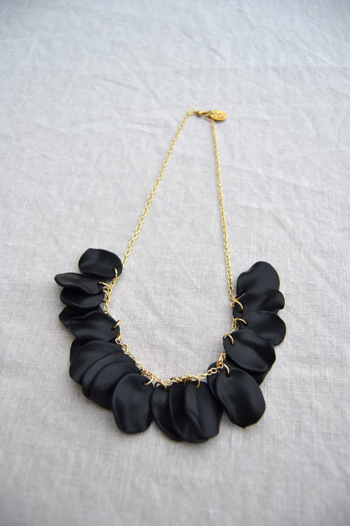 Halsband Black Drop Guld.